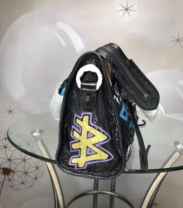 BALENCIAG巴黎世家 歐洲水貨 Balenciaga city小黑釘 限量原廠爆裂紋羊皮黑白塗鴉 手提包  BL1118